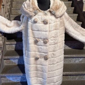 Elegant 1950’s Voluptuous Cream Faux Fur Coat